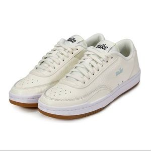 NWOT women’s Nike Court Vintage Premium Whitel/Light Dew CW1067-103